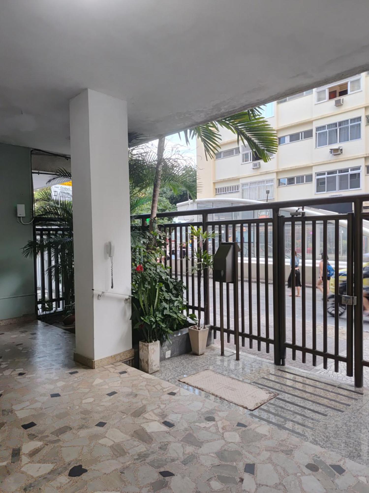 Apartamento Em Frente Ao Metro E 300m Ate A De Ipanema *